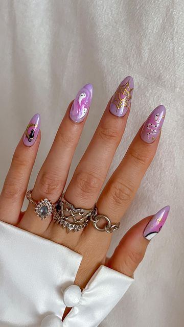 ⚓leannelimwalker⚓ on Instagram: "Halloween nails but make it pastel 🌙🎀💅🏼 Gelx tips @apresnailofficial medium round filed to almond Chrome @amazonuk Gel polish @beetlesgelpolish _ Halloween nails 2023, pastel Halloween nails, gel nails, hand painted nails, chrome nails, Halloween designs, Halloween ideas, Halloween nail designs, nail inspo, spooky season, nails reels, freehand nail art, chrome spiderweb, Halloween nail art" Pastel Halloween Nails, Chrome Nails Halloween, Halloween Nails Gel, Spooky Season Nails, Nail Art Chrome, Freehand Nail Art, Hand Painted Nails, Season Nails, Nails Hand Painted