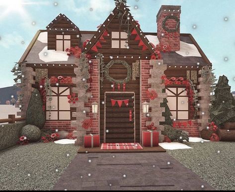 Winter House Ideas Bloxburg, Bloxburg Xmas House Exterior, Bloxburg Christmas Village, Christmas Builds Bloxburg, Bloxburg House Ideas 1 Story Layout Christmas, Bloxburg Xmas House, Small Winter House Bloxburg, Small Christmas Bloxburg House, Bloxburg Christmas House Colors