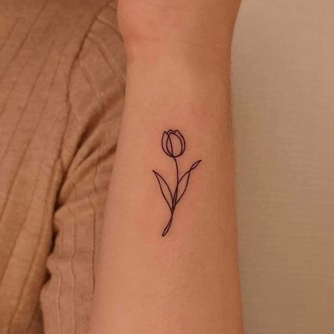 Tattoos Tulip, Pixie Tattoo, Tiny Tattoo Ideas, Tulip Tattoo, Tattoos For Women Flowers, Petite Tattoos, Cute Tiny Tattoos, Tiny Tattoo, Classy Tattoos