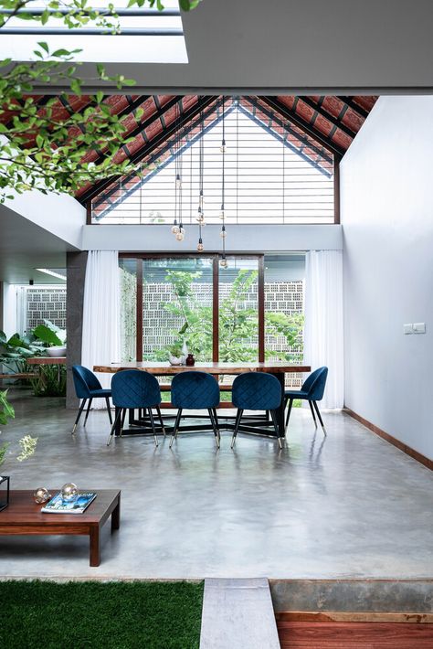 Small Glass House Design, Tropical Houses Architecture, Glass House Design, Modern Tropical House, Tropical House Design, Indoor Greenery, House Design Ideas, Tropical Architecture, Kerala House Design