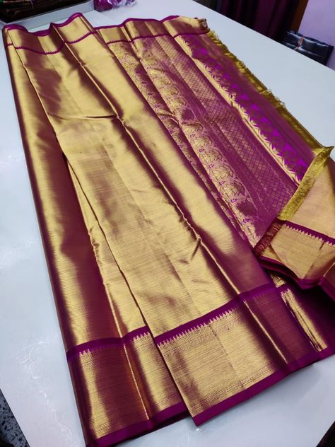 Exclusive Saree Blouse Designs, Gold Silk Saree, Kanjeevaram Sarees, Jewelry Prom, Latest Bridal Blouse Designs, Kanjivaram Sarees Silk, Cutwork Blouse, Desi Outfits, Simple Saree Designs