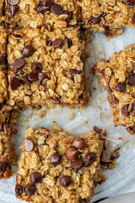 This chocolate chip baked oatmeal is a hearty breakfast or snack filled with old-fashioned oats. Lightly sweetened with brown sugar and with extra moisture from applesauce, this baked oatmeal is both soft and chewy. The chocolate chips of your choice add a little something extra for that perfect bite. #baked oatmeal #oatmealforbreakfast #afterschoolsnack | themarblekitchen.com Oatmeal Carmelitas, Chocolate Chip Baked Oatmeal, No Bake Oatmeal Bars, Butter Caramel, Chocolate Oatmeal Cookies, Peanut Butter Roll, Homemade Caramel Sauce, Chocolate Oats, Marble Kitchen