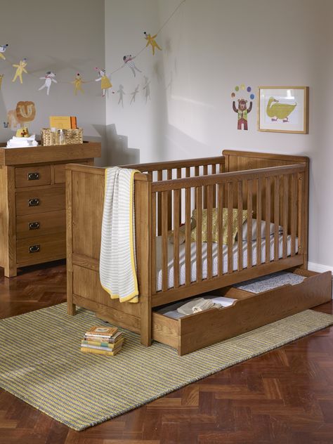 Baby Crib Ideas, Baby Cot Ideas, Wooden Crib, Wooden Baby Crib, Baby Crib Designs, Crib Woodworking Plans, Baby Room Closet, Hardwood Bedroom, Cot Sets