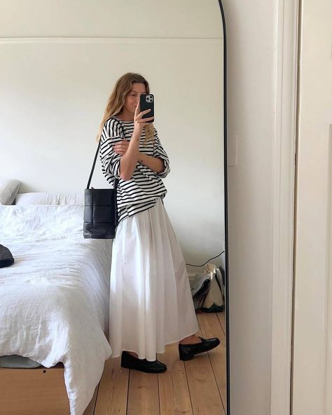 White Maxi Skirt Outfit, White Eyelet Skirt, White Skirt Outfits, White Long Skirt, White Pleated Skirt, White Midi Skirt, Long Skirt Outfits, White Maxi Skirts, Long Denim Skirt