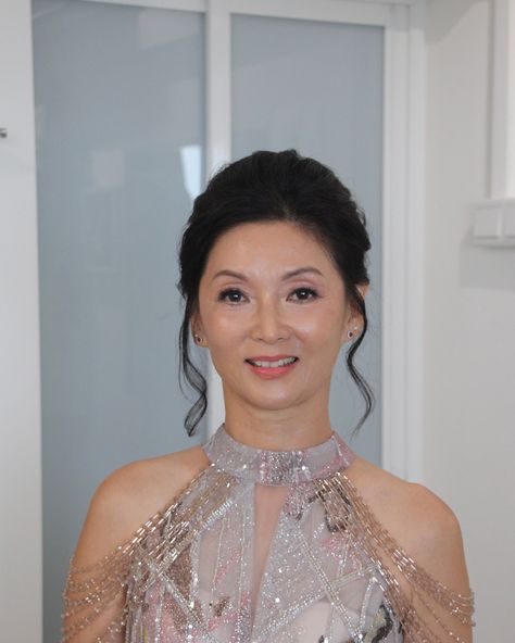 When I shared this client on my stories, a few people asked me “ Is she an actress?” 💖 Apparently she is not an actress. 😬 This is the mother of groom makeup that I did recently. She is someone that doesn’t wear makeup everyday hence she has very beautiful skin. I did the high volume messy hair as per her request and totally giving the crazy rich asian vibes. 🙌 As all the makeup artists know, doing mature makeup is not easy and I always like to embrace the grace that came with age. I did... Mother Of Groom Makeup, Bride Makeup Asian, Mother Makeup, Mothers Makeup, Mother Of Bride Makeup, Asian Mother, Groom Makeup, Makeup Everyday, Makeup Asian