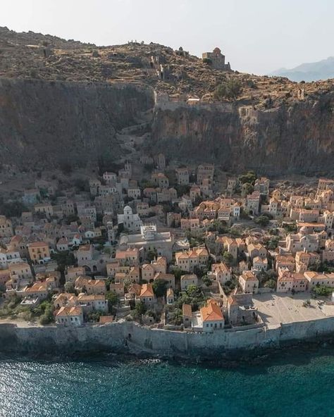 Monemvasia Greece, Medieval Ages, Most Romantic Places, Romantic Places, Medieval Castle, Most Romantic, A Rock, Places To Go, Greece