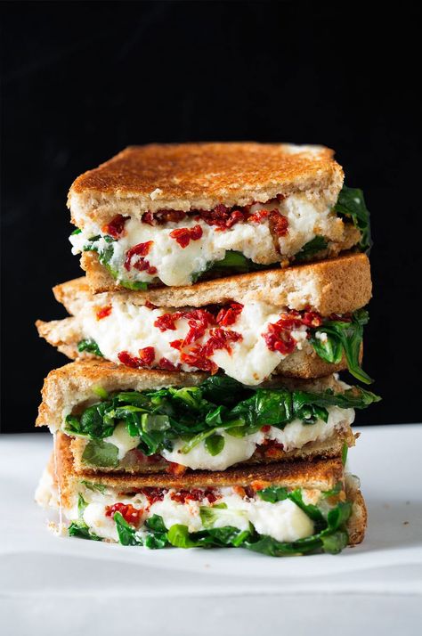 Ricotta Cheese Sandwich, Sundried Tomato Grilled Cheese, Sundried Tomato Spinach And Ricotta Grilled Cheese, Ricotta Sandwich Recipes, Sundried Tomato Sandwich, Ricotta Sandwich, Ricotta Grilled Cheese, Raclette Originale, Grilled Cheese With Tomato