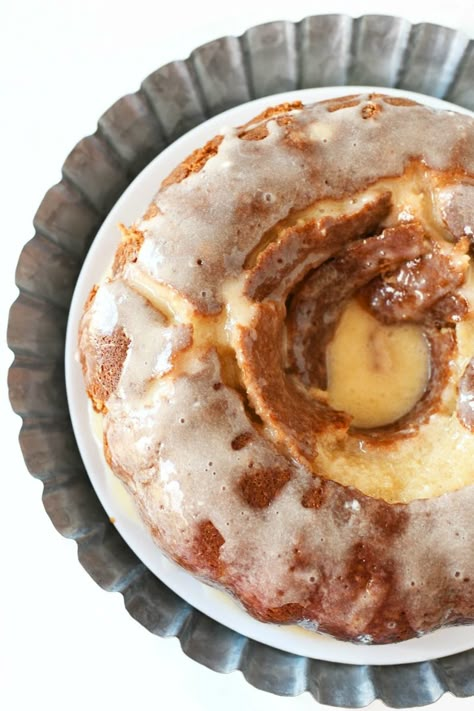 Moist Eggnog Bundt Cake, Egg Nog Bundt Cake Recipe, Eggnog Cake Recipe, Eggnog Bundt Cake, Eggnog Glaze, Boozy Cakes, Holiday Cake Recipes, Praline Sauce, Eggnog Cake