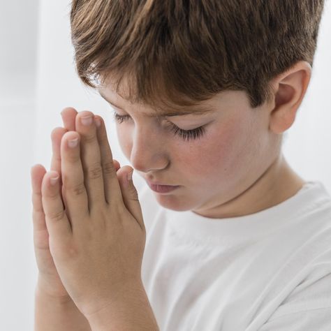 Children Praying, Learning To Pray, Say A Prayer, Teenage Boys, Kids Reading, Side View, Free Photo, Free Photos, Kids And Parenting