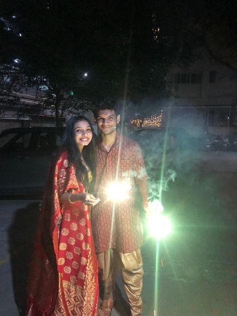 Couple Diwali Pic, Couple Poses Diwali, Couple Diwali Poses, Diwali Couple Photography, Diwali Couple Pics Aesthetic, Diwali Couple Pics, Diwali Couple, Happy Diwali Hd Wallpaper, Diwali Poses