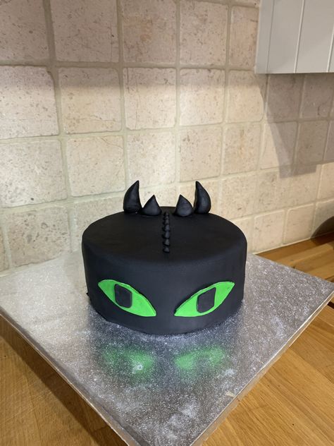 Simple Dragon Cake, Toothless Cake, Dragon Birthday Cakes, Simple Dragon, Dragon Cake, Dragon Birthday, Dragon Party, Simple Cake, Dragon Rider