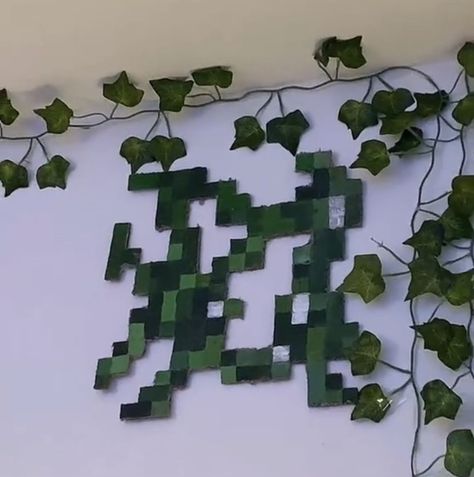 Minecraft Hanging Decorations, Mincraft Room Ideas, Minecraft Vines Room Decor, Diy Minecraft Decorations Bedroom, Minecraft Vines, Wall Decorations Minecraft, Wall Decor Minecraft, Vines Room Decor, Wall Diy Decor