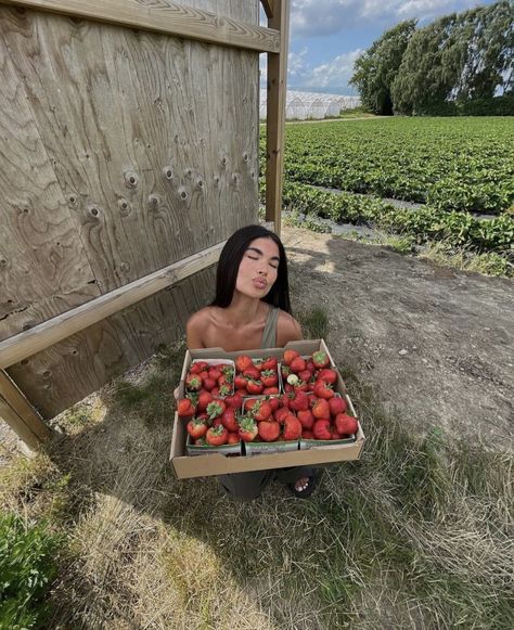 Aisha Potter, Strawberry Picking, Summer Wines, Acrylic Nails Coffin Short, Women Photography Poses, Bts Book, Fit Girl, Insta Story, Instagram Aesthetic