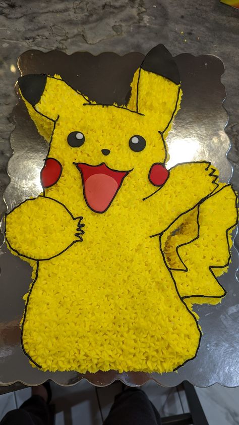 Pikachu Pull Apart Cupcakes, Pikachu Sheet Cake, Pikachu Cupcake Cake, Pokemon Cupcakes, Pikachu Birthday, Pikachu Cake, Pull Apart Cake, Cake Pulls, Kids Food Ideas