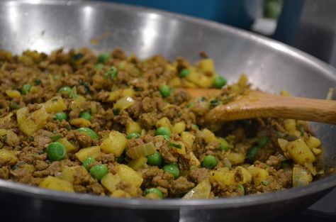 Beef Samosa filling Beef Samosa Filling, Beef Samosa Recipe, Samosa Filling Recipe Ground Beef, Ground Beef Samosa, Samoosa Fillings Recipe Videos, Beef Samosa, Samosa Recipe, Halal Recipes, Global Cuisine