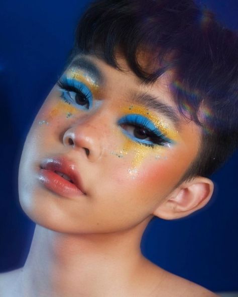 Yellow Eyeshadow Palette, Kali Ledger, Fashion Show Makeup, Blue Eyeshadow Looks, Yellow Eyeshadow, Show Makeup, Retro Makeup, Colourpop Cosmetics, Eye Makeup Designs