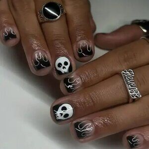 White Flames, Halloween Nail Ideas, Flame Skull, Skull Nails, Halloween Goth, Punk Nails, Goth Nails, Really Cute Nails, Pink Sparkly