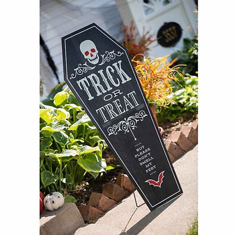 Coffin Sign, Halloween Coffin Decoration, Halloween Lawn Decorations, Halloween Lawn, Spooky Eyes, Metal Easel, Halloween Wood Crafts, Halloween Coffin, Halloween Porch