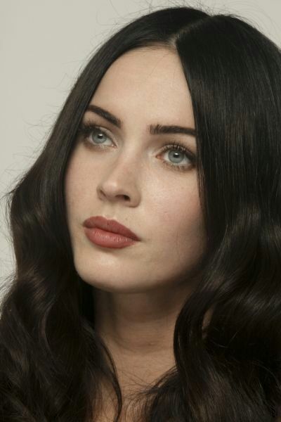 Megan Fox Tumblr, Dark Hair Pale Skin, Black Hair Pale Skin, Megan Fox Photos, Fair Skin Makeup, Hair Pale Skin, Megan Denise Fox, Hair Fair, Hurrem Sultan