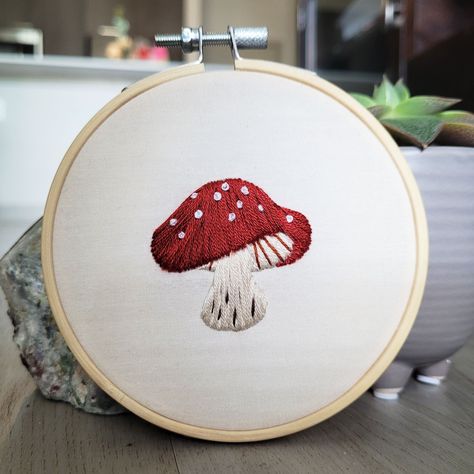 Nature Embroidery, Mushroom Embroidery, Toadstool Mushroom, Embroidery Wall, Diy Embroidery Designs, Chain Stitch Embroidery, Hand Embroidery Projects, Hand Embroidery Art, Hand Embroidery Stitches