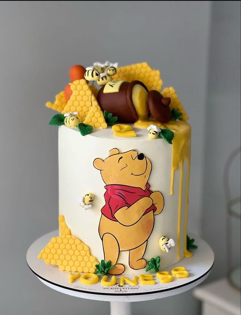 Pooh Cake Birthday, Cake Pooh, Pooh Bear Cake, Ironman Cake, Cake Designs For Kids, Bee Cake, Cake Friends, Winnie The Pooh Cake, Baby First Birthday Cake