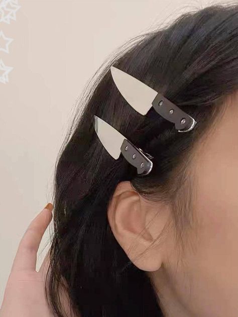 Knife Shapes, Y2k Hair, Hair Accessories Clips, Side Bangs, Festival Hair, Estilo Punk, Estilo Hip Hop, Creative Hairstyles, Hair Decorations