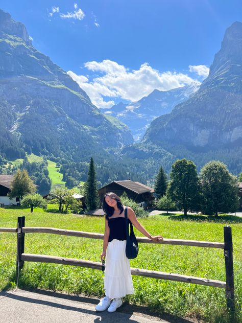 (me) Switzerland Aesthetic Clothes, French Alps Summer Outfit, Outfit Ideas Nature Aesthetic, Swiss Alps Photoshoot, Austria Instagram Pictures, Swiss Photo Ideas, Zurich Switzerland Outfits Summer, Switzerland Poses Photo Ideas, Zurich Outfit Summer