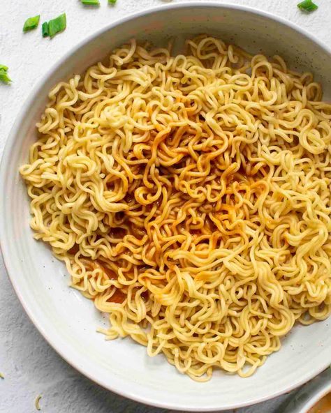 Easy 5-Minute Spicy Peanut Butter Ramen Noodles Spicy Peanut Butter Ramen, Peanut Butter Ramen Noodles, Butter Ramen Noodles, Ramen Easy, Spicy Peanut Butter, Peanut Butter Ramen, Spicy Peanuts, Noodle Recipes, Ramen Noodles