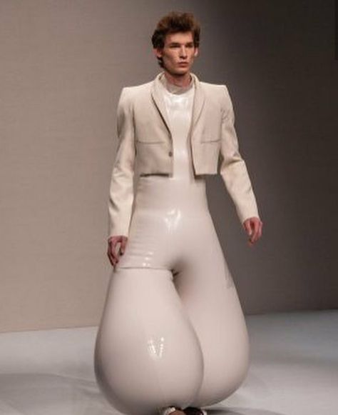 Ugly Fashion, Outrageous Fashion, Ugly Outfits, Bad Fashion, London College Of Fashion, Funny Fashion, Weird Fashion, Futuristic Fashion, Twitch Tv