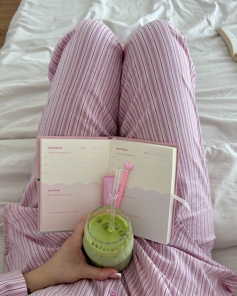 Katarzyna | beauty & lifestyle | sundays are my fav 🍵🧖🏼‍♀️🫧🎀📖 #sundayvibes #selfcaresunday #thatgirlaesthetic #thatgirlroutine #thatgirlmorningroutine #softgirlaesthetic… | Instagram Nurse Aesthetic, Florence By Mills, Soft Pink Theme, Skincare And Makeup, Pink Girly Things, Pink Vibes, Girls World, School Motivation, Everything Pink