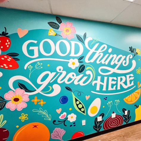 Good things grow here lettering mural, lettering, illustration School Mural Ideas Inspiration, Positive Mural Art, Murals With Quotes, Classroom Wall Art Ideas, Mural School Wall, Garden Mural Ideas, Mural With Words, Elementary School Murals Ideas, School Motto Ideas