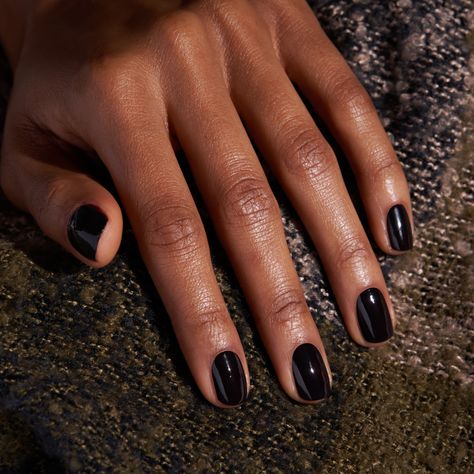 Dark Dahlia, Gel Polish Colour, Long Wear Nail Polish, Nail Salon And Spa, Cnd Vinylux, Casual Nails, Creative Nail Designs, Nail Salons, Looks Black