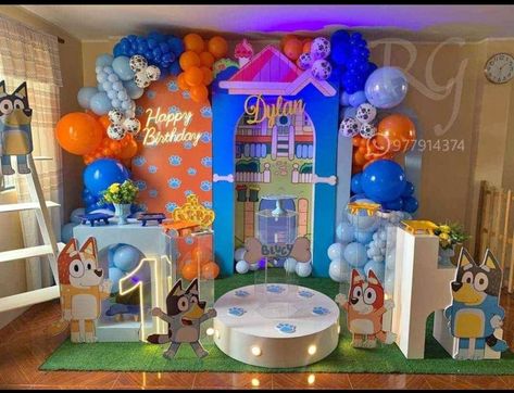 Bluey Boy Birthday, Fiesta Bluey, Bluey Y Bingo, Bluey Birthday Party, Bluey Party, Bluey Birthday, Birthday One, Smash The Cake, Balloon Decorations Party