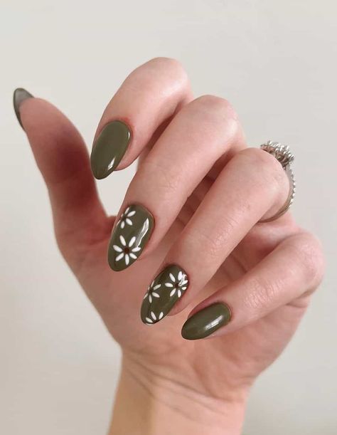 27+ Gorgeous Green Fall Nails With An Earthy Vibe for 2023 Sage Green Fall Nails, Olive Green Nails Designs, Green And Brown Nails, Fall Green Nails, Fall Short Nails, Green Fall Nails, Everyday Nails, Gradient Nail Design, Green Nail Art