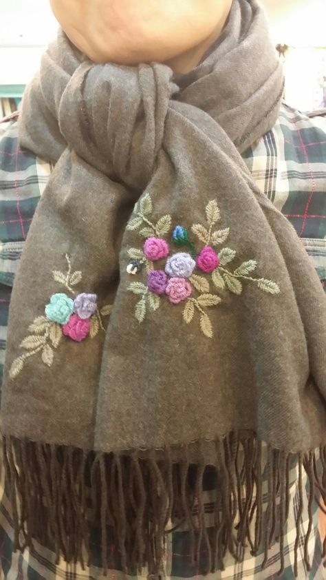 Embroidery On Scarf, Scarf Embroidery, Crochet Scarf Easy, Silk Ribbon Embroidery Patterns, Embroidery Scarf, Beautiful Scarf, Embroidered Scarf, Embroidery Sweater, Wool Embroidery