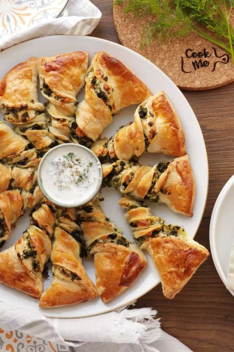 Chicken Braid Recipe, Chicken Braid, Easy Spinach Recipes, Cottage Cheese Muffins, Spinach Tart, Easy Puff Pastry Recipe, Impressive Appetizers, Easy Puff, Buffalo Wing