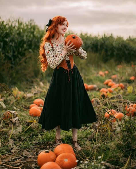 Aclotheshorse Instagram, Pumpkin Patch Photography, Pumpkin Patch Photoshoot, Portfolio Pictures, Pumpkin Patch Pictures, Pumpkin Mask, Creative Poses, Pumpkin Photos, Senior Photo Poses