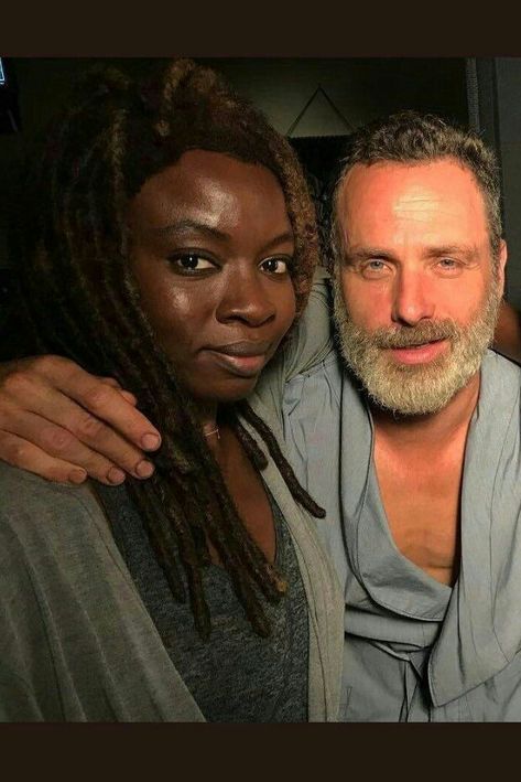 DANAI GURIRA AND ANDREW LINCOLN The Walking Dead Comics, Judith Grimes, Dead King, Negan Twd, Rick And Michonne, Twd Memes, Danai Gurira, Walking Dead Cast, The Walking Dead Tv