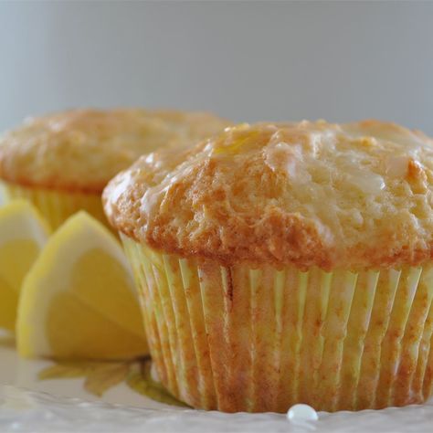 Lemon Yogurt Muffins Recipes Using Lemon Yogurt, Lemon Yogurt Muffins, Raspberry Lemon Muffins, Vegetarian Potluck, Lemon Cakes, Lime Desserts, Yogurt Muffins, Potluck Ideas, Lemon Yogurt