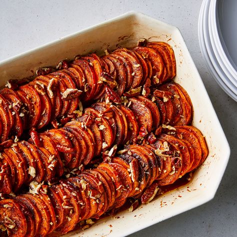 Candied Sweet Potatoes Candied Sweet Potato, Candied Sweet Potato Recipes, Hasselback Sweet Potatoes, Crispy Roasted Potatoes, Heart Recipes, Vegetarian Nutrition, Healthy Easter, Candied Sweet Potatoes, Potato Sides