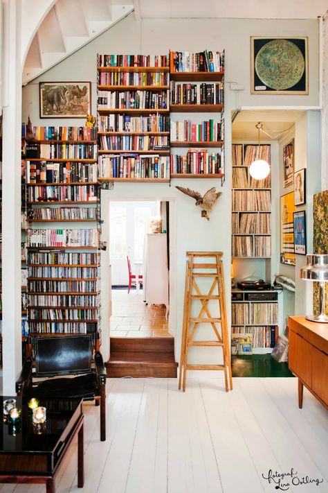 10 STUNNING VINTAGE HOME LIBRARIES_see more inspiring articles at http://vintageindustrialstyle.com/stunning-vintage-home-libraries/ Small Home Library Design, Small Home Libraries, Vintage Home Library, Small Home Library, Home Library Design Ideas, Lots Of Books, Home Library Design, Home Libraries, Retro Home Decor