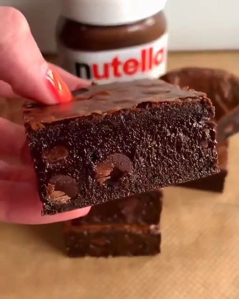 1 MILLION RECIPE on Instagram: "Follow @1mrecipe for daily recipes ♥ SUPER FUDGY NUTELLA BROWNIES 😍 They’re so chocolatey with a subtle Nutella taste, and they’re loaded with chocolate chips! Sound on for full instructions 🔉 All you need is: 170g unsalted butter, melted & cooled slightly 250g caster sugar 3 large eggs 250g dark chocolate, melted & cooled slightly 150g Nutella 100g plain flour 30g cocoa powder 1 tsp salt 150g chocolate chips Tin size: 8x8” Bake 170C 30-35 minutes - or until the edges are cracked and the middle no longer wobbles (all cooking times are a guide) Allow to cool fully in the tin and refrigerate for at least 3 hours or overnight for the best fudgy texture! It’s worth it I promise 😘 LIKE - SAVE - SHARE👇 ❤️Tag Your Friend ❤️ ➖➖➖ recipe by @fitwafflekitchen ♥ Nutella Inspired Recipes, Best Brownie Recipe, Nutella Brownies, Oreo Brownies, Daily Recipes, Peanut Butter Brownies, Cheesecake Brownies, Best Brownies, Family Cooking