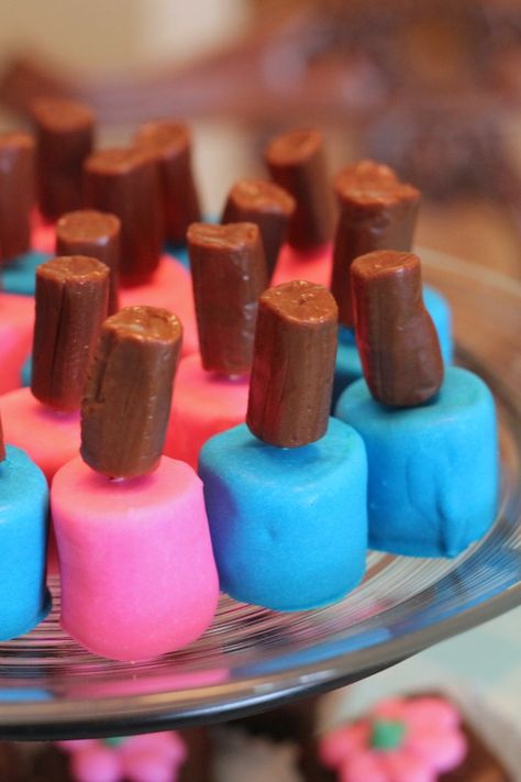 Spa Party - Edible Nail Polish Bottles PartiesforPennies.com  Marshmellows dipped in melted candy with a tootsie roll top Girls Spa Party, Spa Day Party, Kids Spa Party, Spa Party Favors, Birthday Party Idea, Girl Spa Party, Kids Spa, Girl Sleepover, Spa Birthday Parties