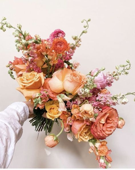 Fall Flowers Bouquet Wedding, Sunset Color Bridal Bouquet, Peach Floral Bouquet, Pink Orange And Yellow Bouquet, Sunset Colored Flowers, Pastel Sunset Color Palette Wedding, Bright Spring Bridal Bouquet, Sunset Flower Arrangements, Sunset Color Flower Arrangements