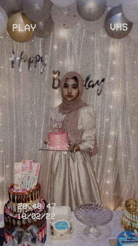 Outfit Hijab Ideas, Outfit Ideas Hijab, Seventeenth Birthday, 17th Birthday Ideas, Outfits Hijab, Birthday Projects, Modest Fashion Hijab, Hijab Aesthetic, Birthday Party Outfits