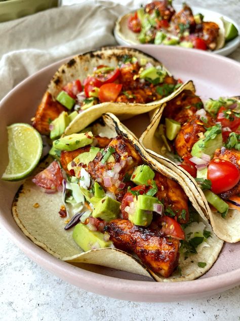 BBQ Salmon Tacos Salmon Tacos Recipe, Bbq Tacos, Weeknight Dinner Recipes, Bbq Salmon, Salmon Tacos, Salsa Ingredients, Easy Weeknight Dinner, Avocado Tomato, Weeknight Dinner Recipe