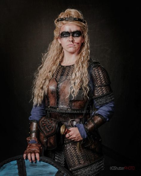 Lagertha Armor, Lagertha Cosplay, Norse Shield, Maiden Costume, Vikings Lagertha, Viking Warrior Woman, Costume Viking, Viking Cosplay, Viking Armor