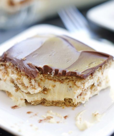 Chocolate Eclair Dessert Keto Alfredo, Eclair Dessert, Chocolate Eclair Dessert, Eclairs Dessert, No Bake Eclair Cake, Peanut Butter Sheet Cake, Chocolate Eclair Cake, Dinner Party Desserts, Eclair Cake