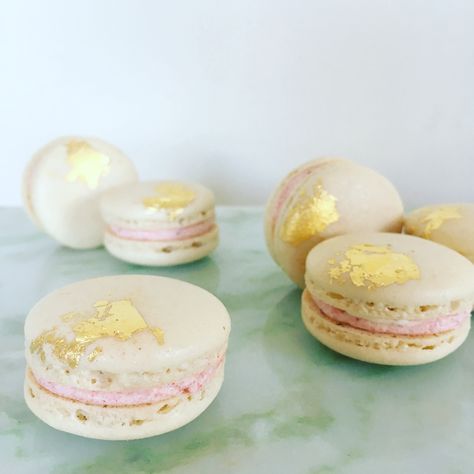 Macarons With Gold Leaf, Gold Leaf Macarons, Gatsby Macarons, Strawberry And Champagne, Champagne Macarons, Macaron Filling, Fabulous Cakes, Golden Birthday, Baking Ideas