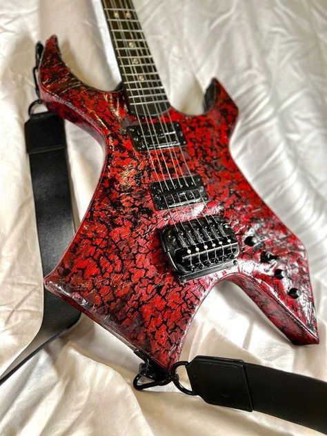 Warlock Electric Guitar, Electric Guitar Warlock, Guitarra Eddie Munson, Eddies Guitar, Stranger Things Guitar, Warlock Guitar, Eddie Munson Guitar, Guitar Purse, Black Guitar